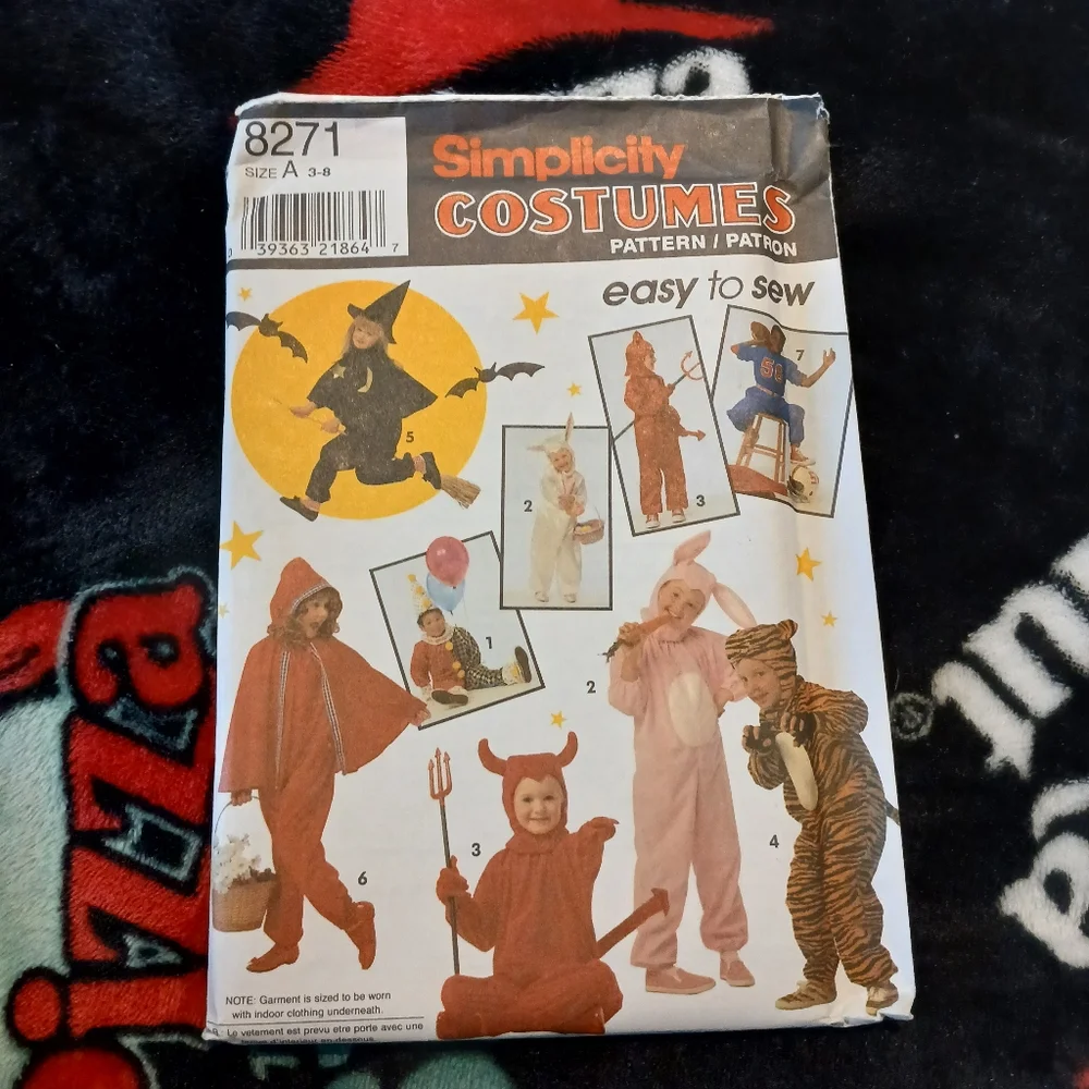 Simplicity Costumes Sewing Patterns - Picture 1 of 3